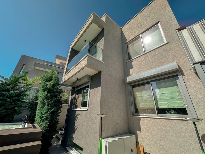 Image No.25-4 Bed House for sale