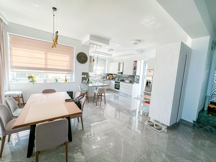 Image No.5-4 Bed House for sale