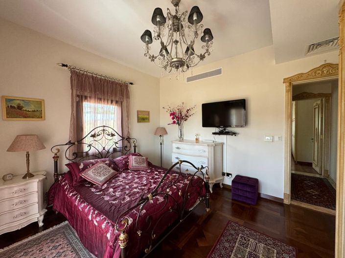 Image No.12-5 Bed House for sale