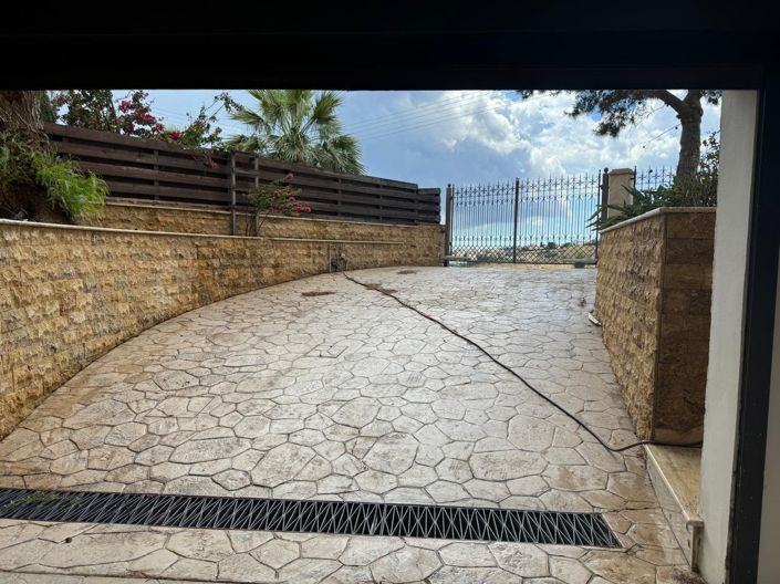 Image No.20-5 Bed House for sale