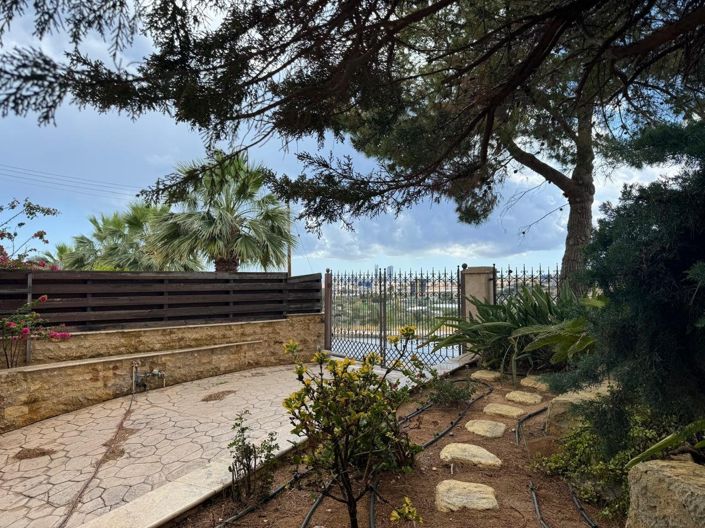 Image No.21-5 Bed House for sale