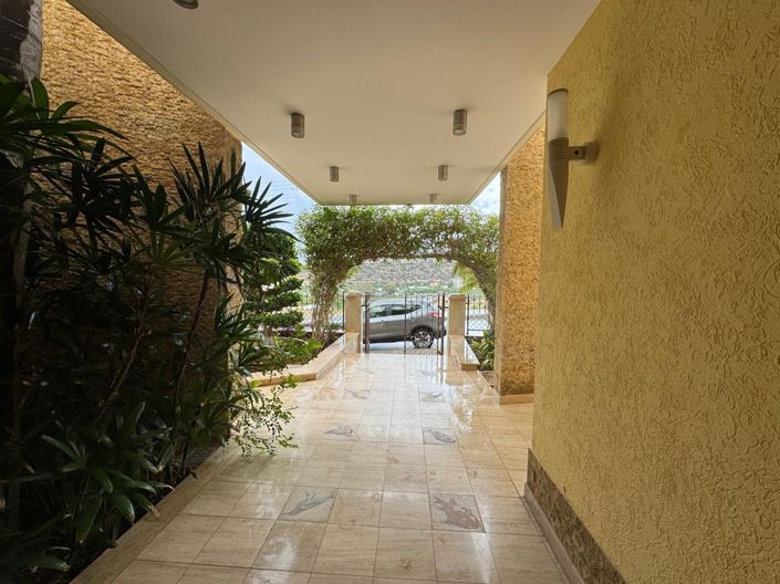 Image No.6-5 Bed House for sale