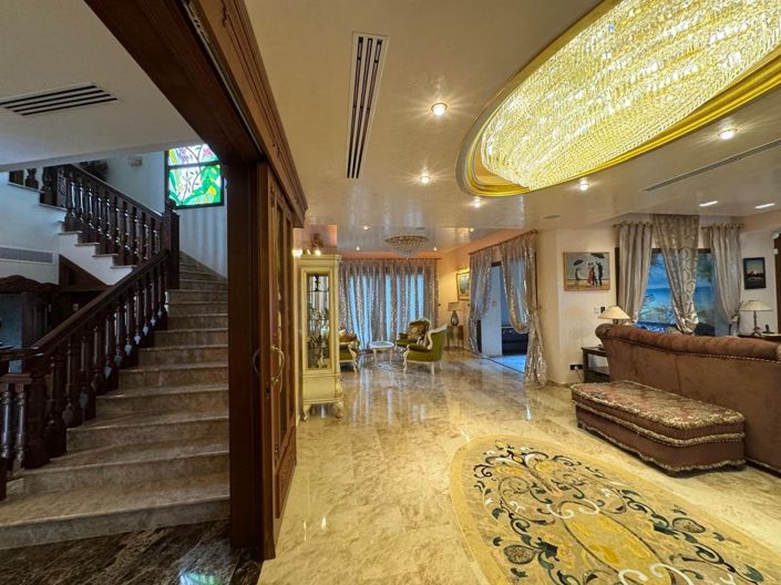 Image No.8-5 Bed House for sale