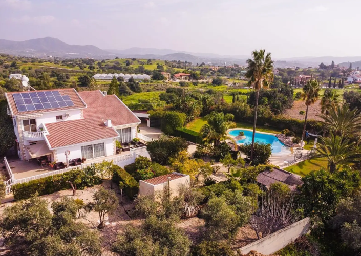 Image No.1-Maison de 5 chambres à vendre à Parekklisia