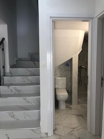 Image No.8-4 Bed House for sale