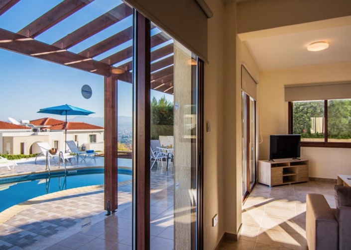 Image No.2-Bungalow de 5 chambres à vendre à Neon Chorion