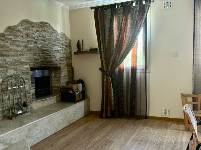 Image No.18-5 Bed House for sale