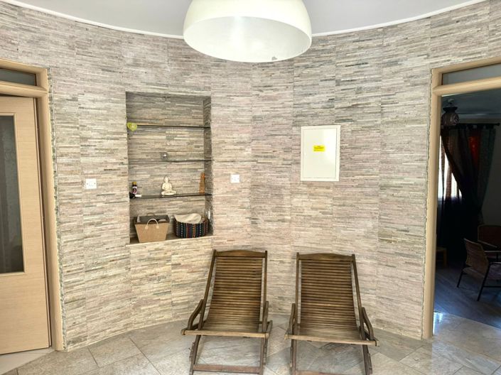 Image No.21-5 Bed House for sale