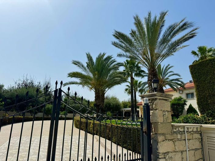 Image No.3-5 Bed House for sale