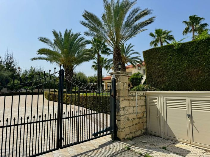 Image No.4-5 Bed House for sale