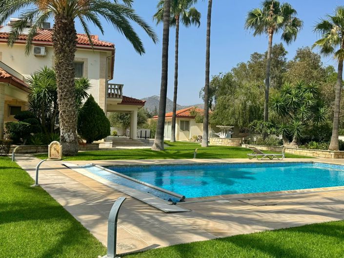 Image No.5-5 Bed House for sale