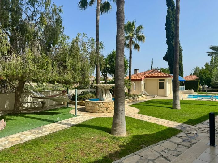 Image No.8-5 Bed House for sale