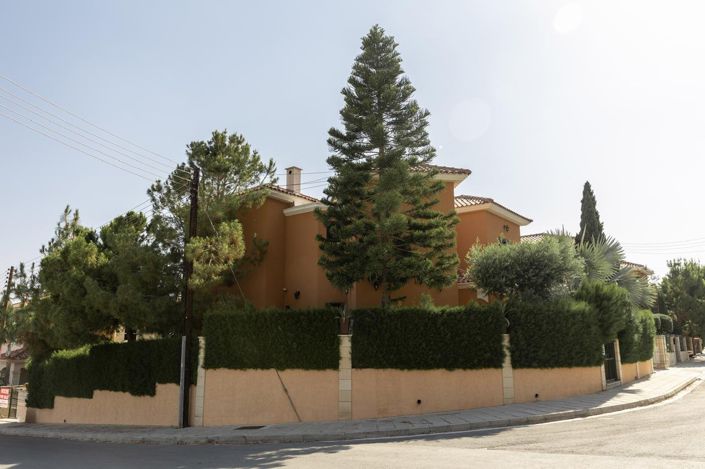 Image No.1-5 Bed House for sale