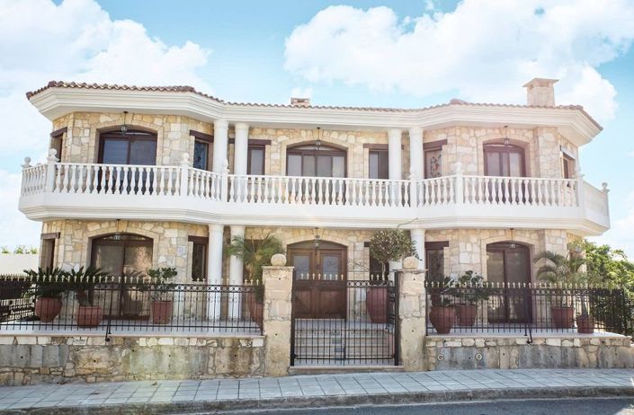 Image No.1-6 Bed House for sale