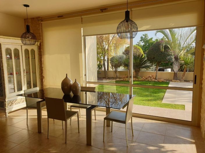 Image No.1-5 Bed House for sale