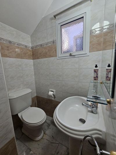 Image No.8-3 Bed House for sale