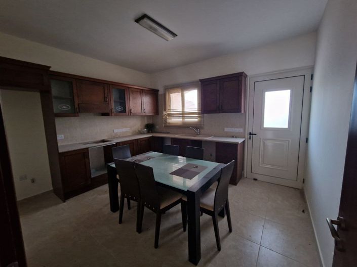 Image No.8-3 Bed House for sale