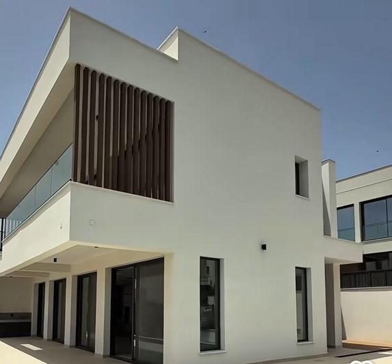 Image No.1-4 Bed House for sale