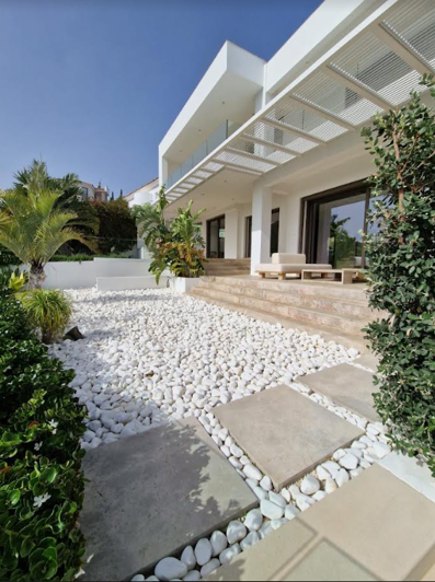 Image No.1-5 Bed Villa for sale