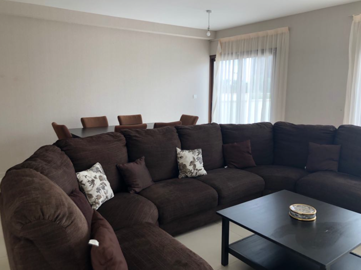 Image No.3-Maison de 3 chambres à vendre à Mouttagiaka