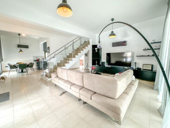 Image No.3-Maison de 8 chambres à vendre à Peyia