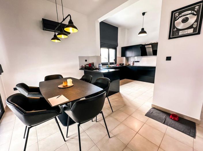 Image No.5-Maison de 8 chambres à vendre à Peyia