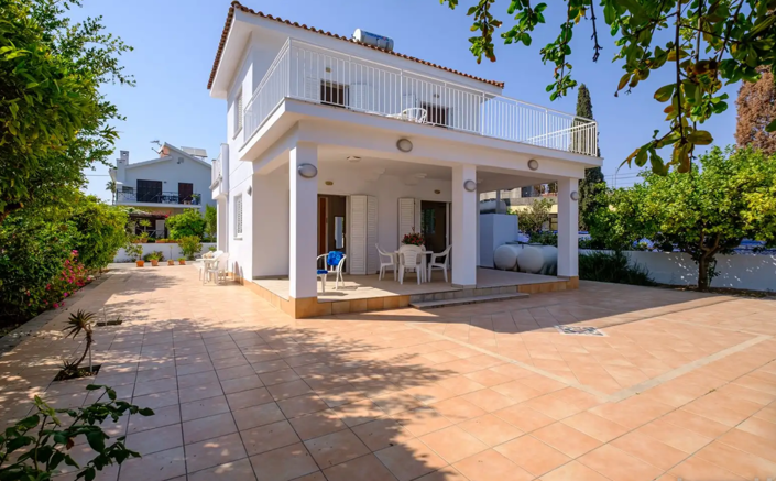 Image No.1-3 Bed House for sale