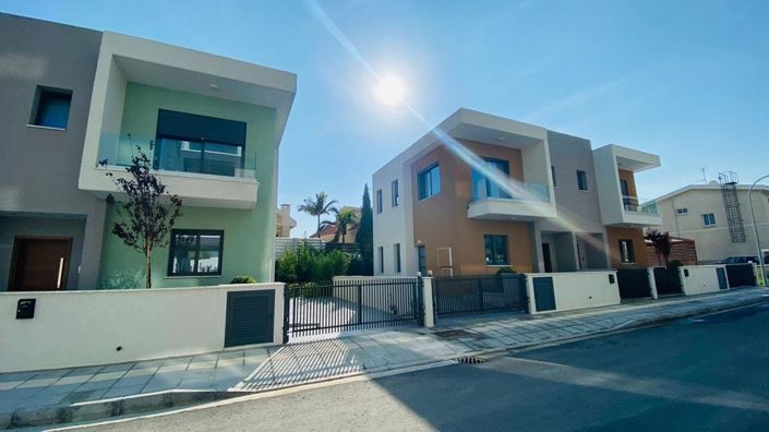 Image No.14-2 Bed House for sale