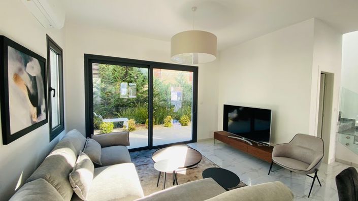 Image No.7-2 Bed House for sale