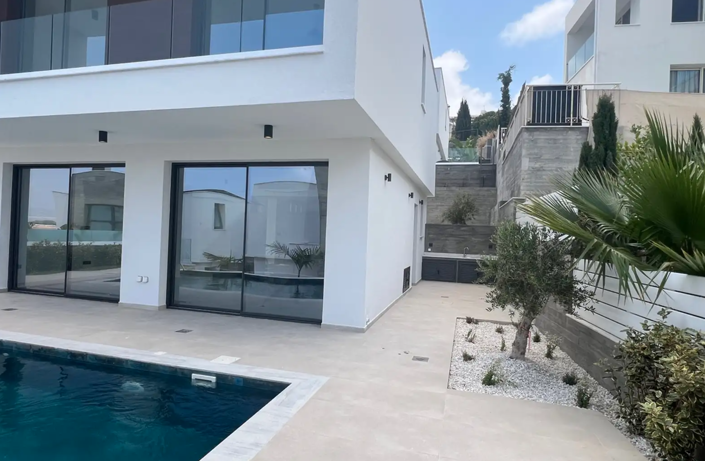 Image No.10-3 Bed Villa for sale