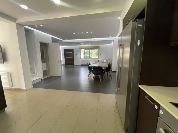 Image No.10-3 Bed House for sale