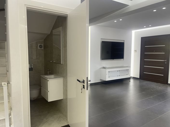 Image No.15-3 Bed House for sale