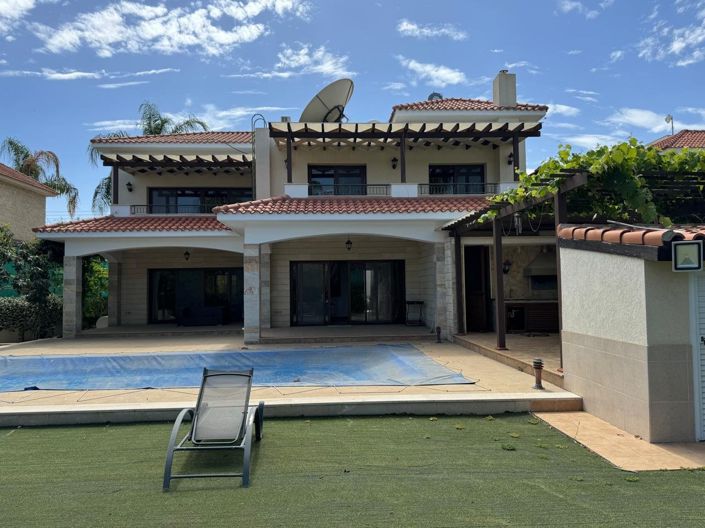 Image No.1-4 Bed House for sale