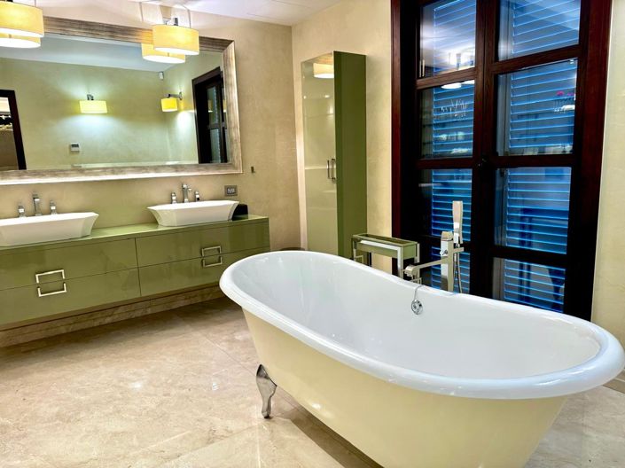 Image No.10-8 Bed House for sale