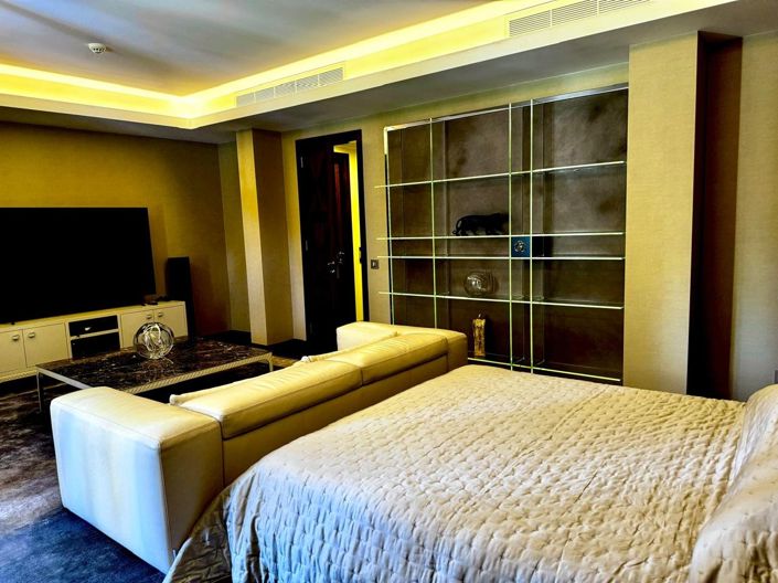 Image No.24-8 Bed House for sale