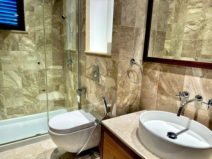 Image No.25-8 Bed House for sale