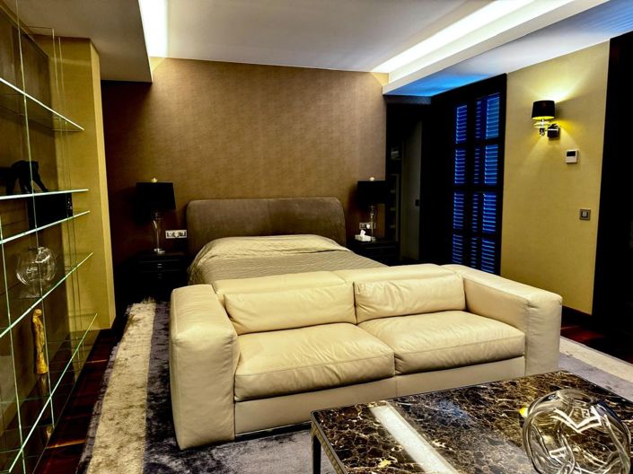 Image No.26-8 Bed House for sale