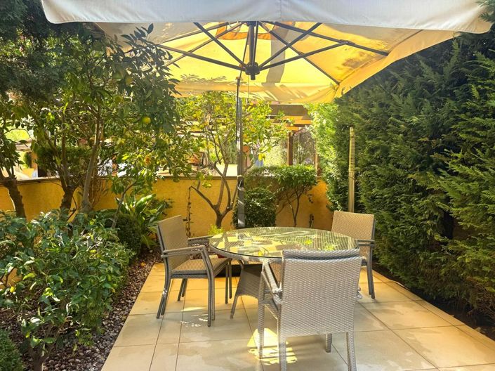 Image No.5-8 Bed House for sale