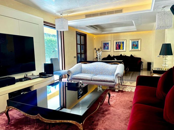 Image No.7-8 Bed House for sale