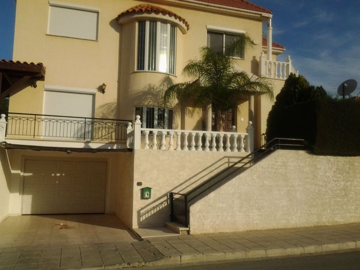 Image No.1-4 Bed House for sale