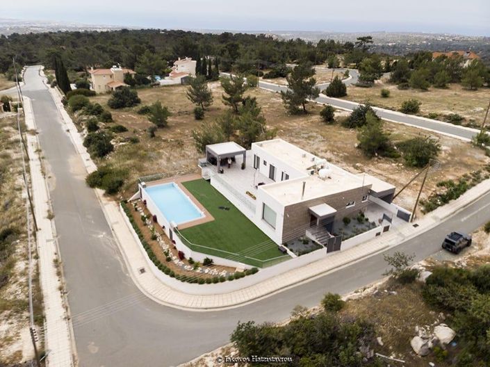 Image No.1-4 Bed House for sale