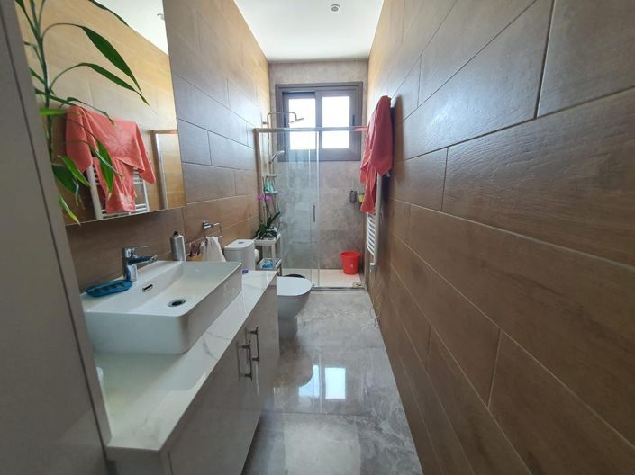 Image No.21-4 Bed House for sale