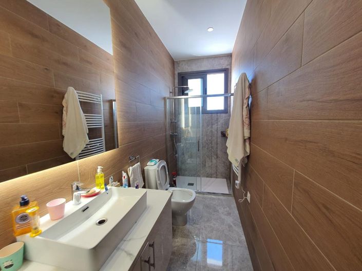 Image No.22-4 Bed House for sale