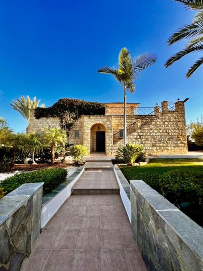 Image No.1-3 Bed House for sale