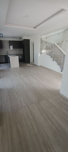 Image No.11-3 Bed House for sale