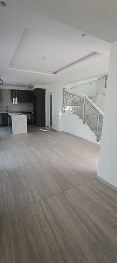 Image No.12-3 Bed House for sale