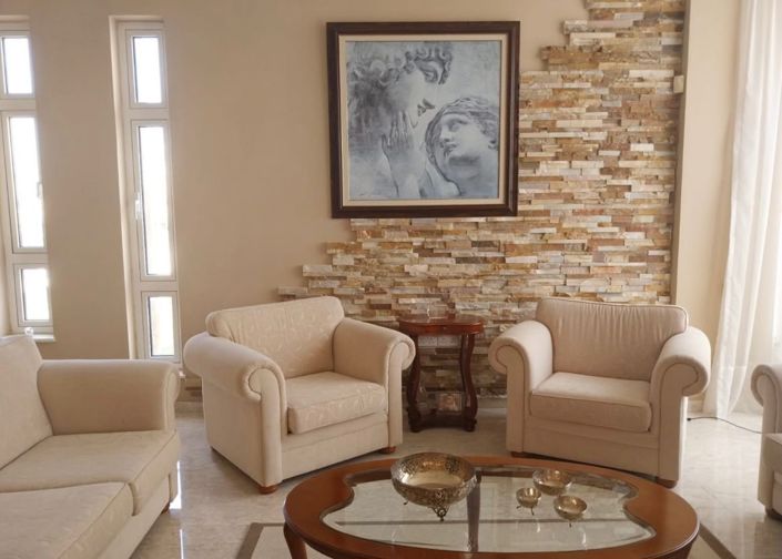 Image No.7-6 Bed House for sale