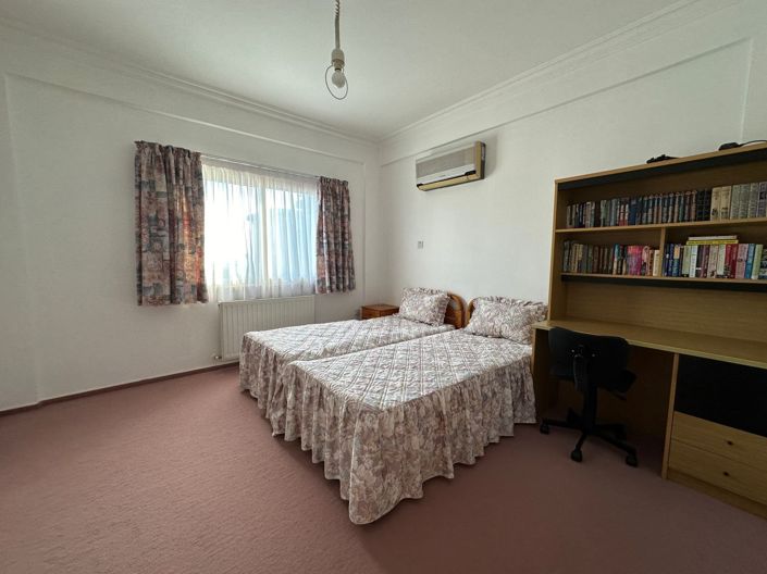 Image No.8-4 Bed House for sale