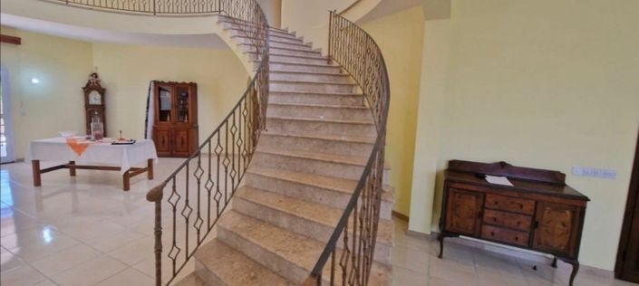 Image No.12-6 Bed House for sale