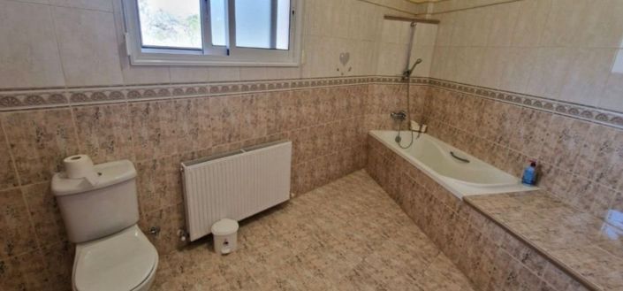 Image No.15-6 Bed House for sale